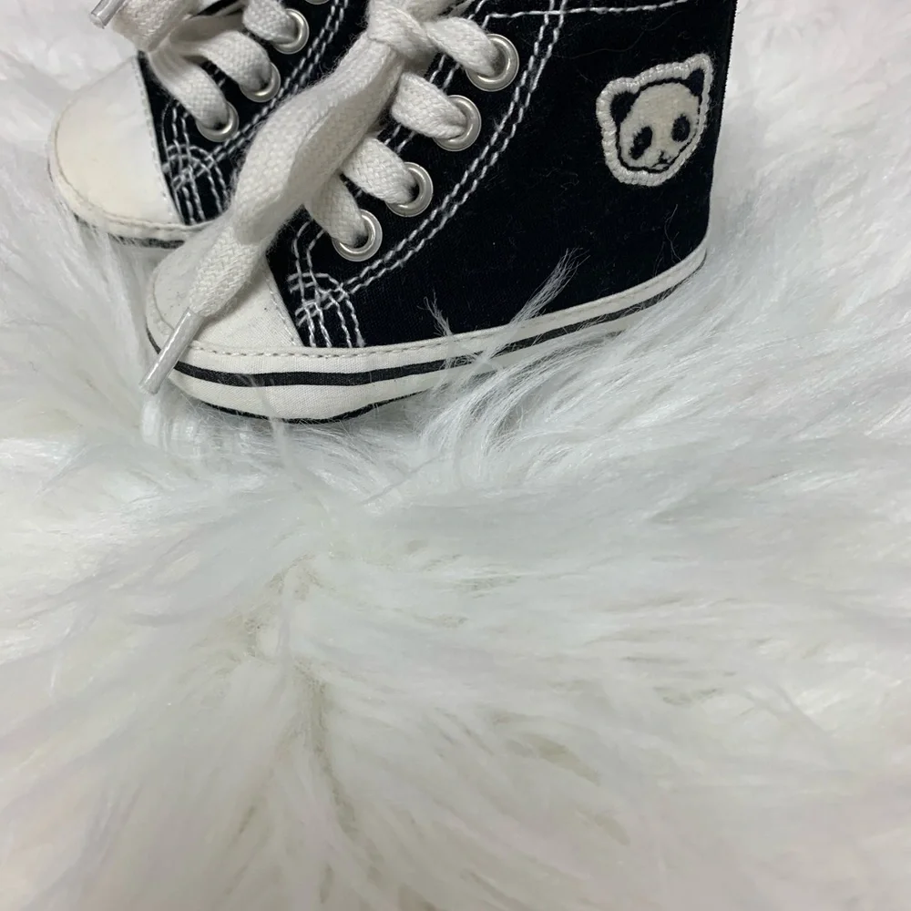 5/$35💥Newborn Sneaker Booties